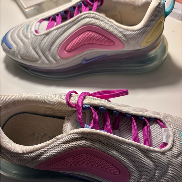 Nike Airmax 720 - Picture 2 of 2